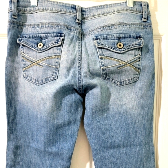 Aeropostale Chelsea Bootcut Women's Distressed and Ripped Denim Jeans Size 9/10 - Picture 6 of 11